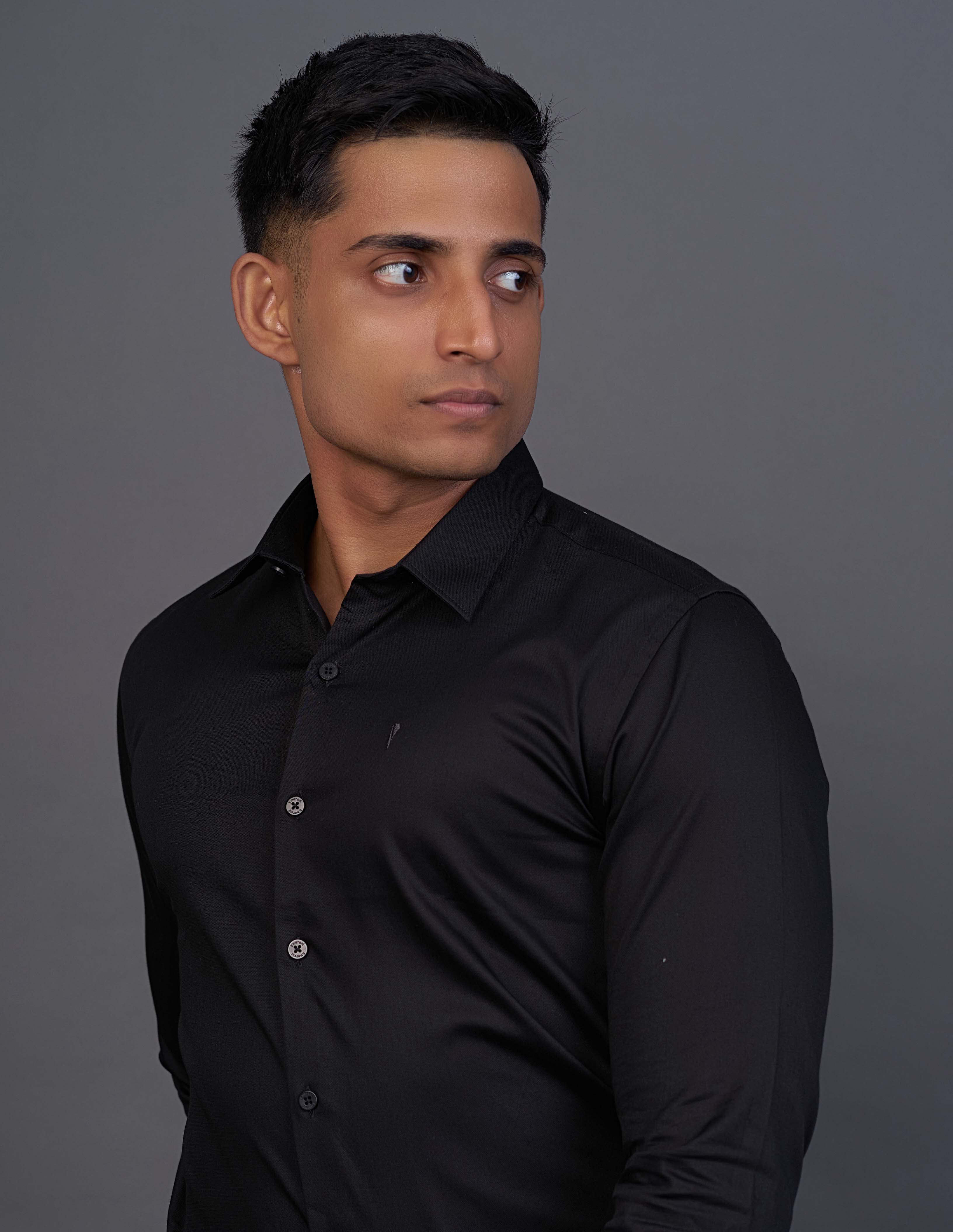 Emerald Fashion Plain Slim Fit-Black